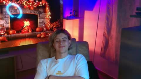 Snapshot of gemdominus chatting on October 29, 2:03 am Gem Dominus online show from October 29, 2:03 am