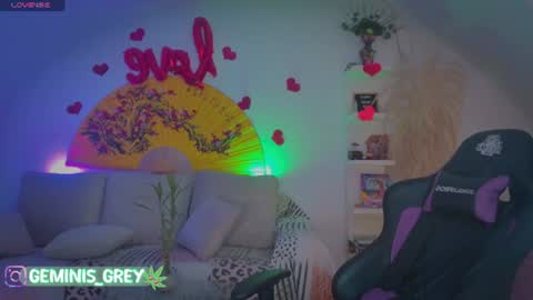 Snapshot of geminis_grey chatting on June 12, 4:00 am Geminis online show from June 12, 4:00 am
