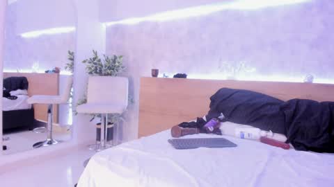 geminis muentes online show from January 29, 6:43 am