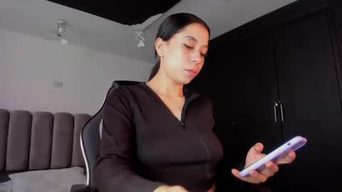 gemmabrown_ online show from April 20, 1:03 pm