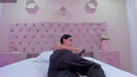gemmabrown_ online show from April 25, 12:41 pm