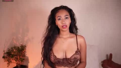 Snapshot of gemmacarter_ chatting on July 17, 12:28 am online show from July 17, 12:28 am