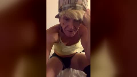 Snapshot of genderpalooza chatting on December 3, 10:35 am Lenzy LaCanada online show from December 3, 10:35 am