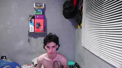 Snapshot of gendo_05 chatting on December 11, 12:02 am GENDO online show from December 11, 12:02 am