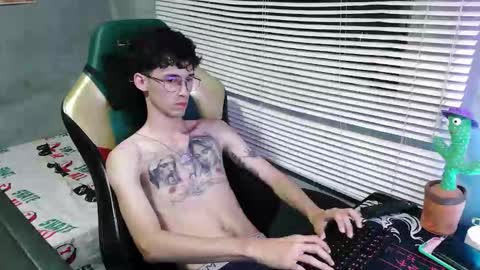 Snapshot of gendo_05 chatting on September 30, 11:43 pm GENDO online show from September 30, 11:43 pm