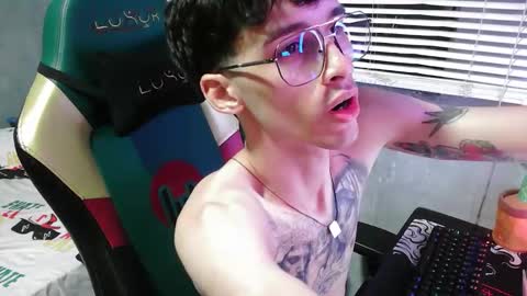 Snapshot of gendo_05 chatting on October 9, 12:19 am GENDO online show from October 9, 12:19 am