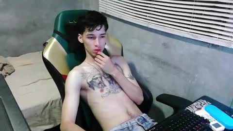 Snapshot of gendo_05 chatting on October 12, 12:15 pm GENDO online show from October 12, 12:15 pm