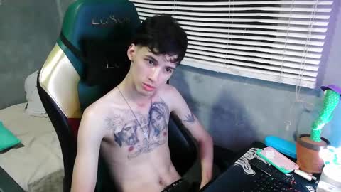 Snapshot of gendo_05 chatting on October 17, 11:51 pm GENDO online show from October 17, 11:51 pm