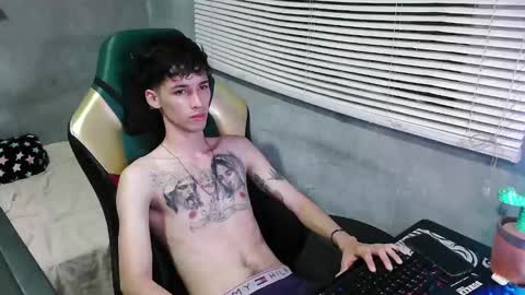 Snapshot of gendo_05 chatting on October 21, 11:27 pm GENDO online show from October 21, 11:27 pm