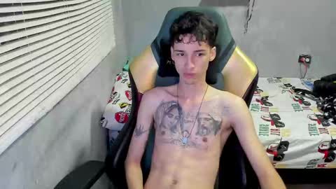 Snapshot of gendo_05 chatting on December 3, 11:25 pm GENDO online show from December 3, 11:25 pm