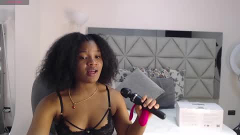 Snapshot of genesis_moretz chatting on April 25, 4:26 am GENESIS online show from April 25, 4:26 am