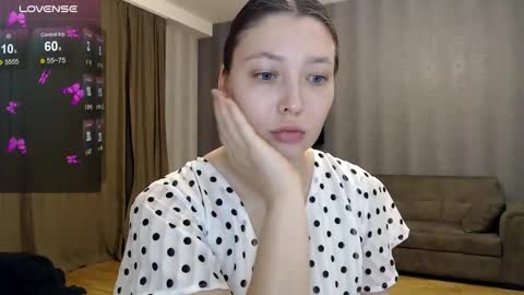 Snapshot of genev__ievee chatting on June 7, 5:06 pm genev__ievee online show from June 7, 5:06 pm
