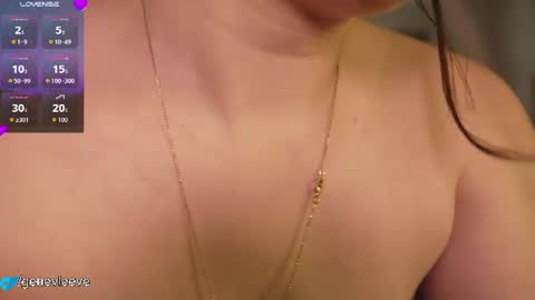 Snapshot of genevieeve chatting on June 29, 3:23 pm Genn online show from June 29, 3:23 pm