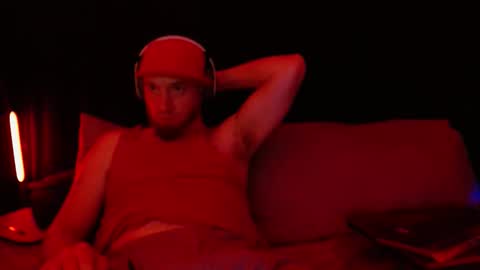 Snapshot of genitalwars chatting on December 17, 1:11 am genitalwars online show from December 17, 1:11 am