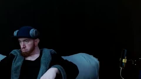 Snapshot of genitalwars chatting on January 12, 1:05 pm genitalwars online show from January 12, 1:05 pm