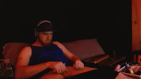 Snapshot of genitalwars chatting on January 16, 4:05 am genitalwars online show from January 16, 4:05 am