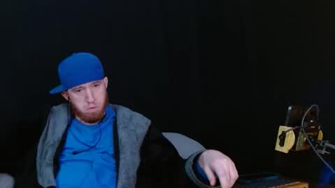 Snapshot of genitalwars chatting on February 1, 5:50 am genitalwars online show from February 1, 5:50 am