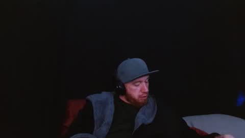 Snapshot of genitalwars chatting on February 23, 6:22 am genitalwars online show from February 23, 6:22 am