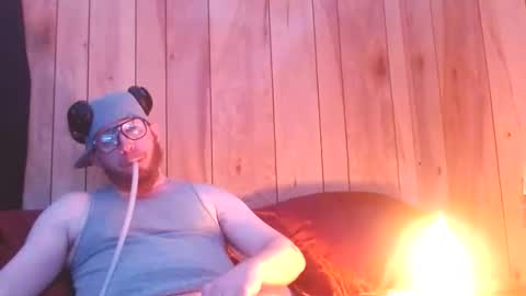 Snapshot of genitalwars chatting on March 3, 5:46 am genitalwars online show from March 3, 5:46 am