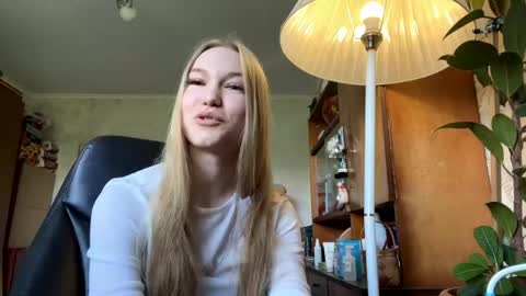 Snapshot of gennacastillion chatting on June 2, 7:21 am Casti online show from June 2, 7:21 am