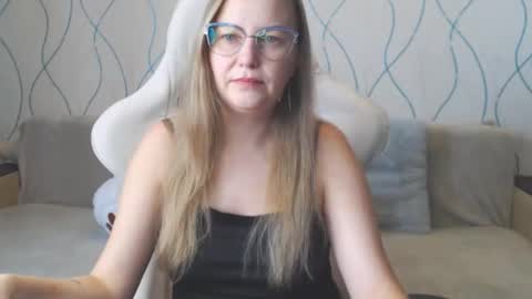 Snapshot of gentle69girl chatting on December 2, 6:19 am Alice online show from December 2, 6:19 am