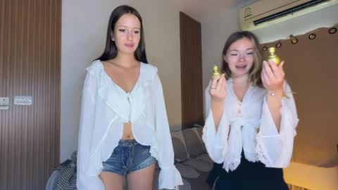 Snapshot of gentle_killers chatting on May 4, 5:03 am Mary Blonde and Kira brunette online show from May 4, 5:03 am