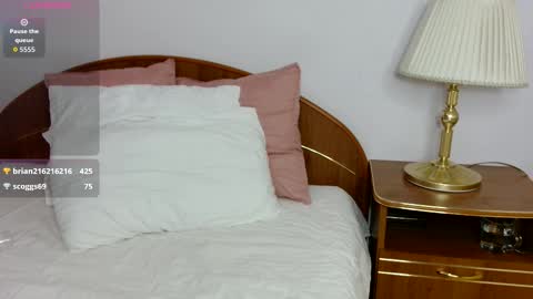 Snapshot of gentlywomen chatting on February 28, 8:59 am Elena online show from February 28, 8:59 am