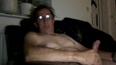 geoff660021 online show from December 14, 10:14 pm