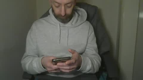 Snapshot of geon2xx chatting on December 8, 8:20 am Geon online show from December 8, 8:20 am