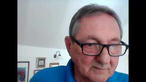 Snapshot of georg1412 chatting on May 22, 9:26 am georg1412 online show from May 22, 9:26 am