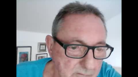Snapshot of georg1412 chatting on May 31, 2:46 pm georg1412 online show from May 31, 2:46 pm