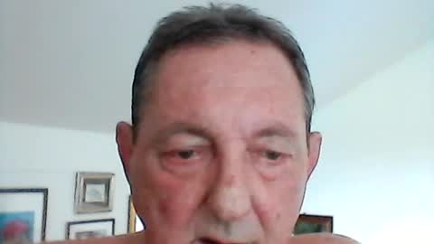 Snapshot of georg1412 chatting on June 18, 11:58 am georg1412 online show from June 18, 11:58 am