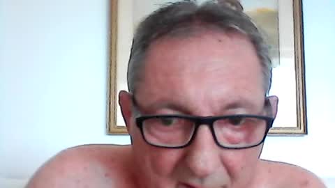 Snapshot of georg1412 chatting on June 24, 1:21 pm georg1412 online show from June 24, 1:21 pm