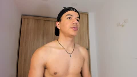 Snapshot of george_cams1 chatting on June 10, 9:08 am Jorge online show from June 10, 9:08 am