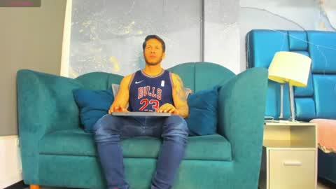 Snapshot of george_diesell_ chatting on July 10, 5:01 am George online show from July 10, 5:01 am