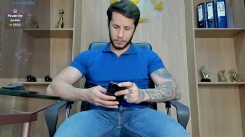 Snapshot of george_diesell_ chatting on July 28, 5:14 am George online show from July 28, 5:14 am
