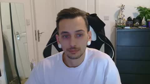 Snapshot of georgek0011 chatting on November 7, 10:10 pm georgek0011 online show from November 7, 10:10 pm