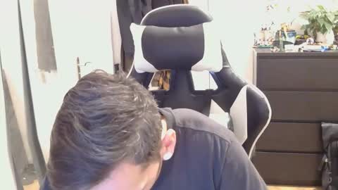 Snapshot of georgek0011 chatting on April 1, 9:23 pm georgek0011 online show from April 1, 9:23 pm