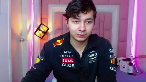 Snapshot of georgesmith_1 chatting on May 28, 4:43 am GEORGE online show from May 28, 4:43 am