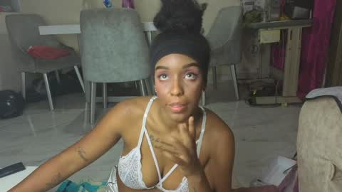 Snapshot of georgiss_ chatting on June 5, 5:03 am georgiss_ online show from June 5, 5:03 am