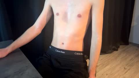 Snapshot of germanboy91565 chatting on December 16, 4:01 pm germanboy91565 online show from December 16, 4:01 pm