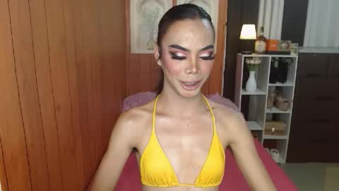 Snapshot of gerogoussidney chatting on October 24, 1:46 am Sidneymorens online show from October 24, 1:46 am