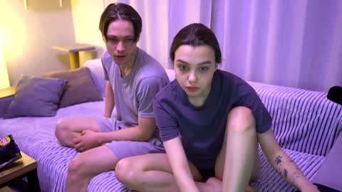 Jean and Isa couple Van online show from January 11, 1:22 pm