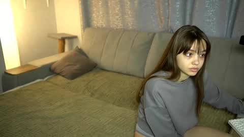 Jean and Isa couple Van online show from January 9, 10:18 am