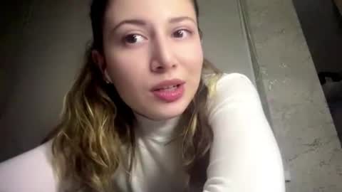 Snapshot of gertudewinfough chatting on December 4, 3:21 pm Diana online show from December 4, 3:21 pm