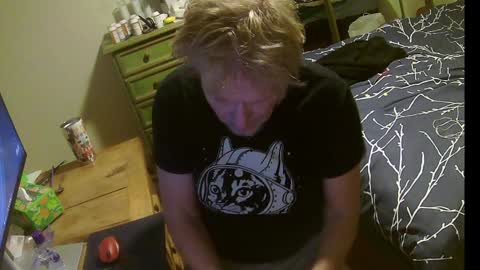 Snapshot of gethyn chatting on December 5, 9:50 am Gethyn online show from December 5, 9:50 am