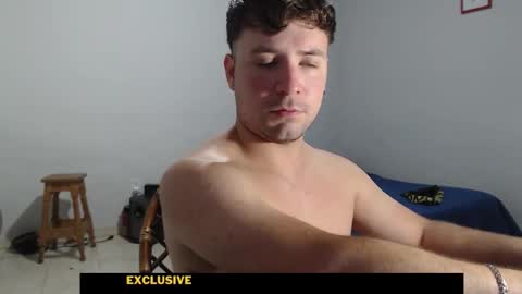 gferrari1996 online show from December 15, 3:44 am