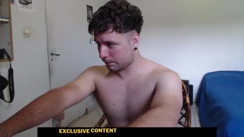 gferrari1996 online show from December 15, 4:33 pm