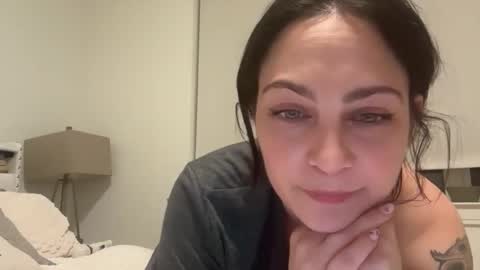 Snapshot of ggstrawberries chatting on March 24, 1:54 am ggstrawberries online show from March 24, 1:54 am