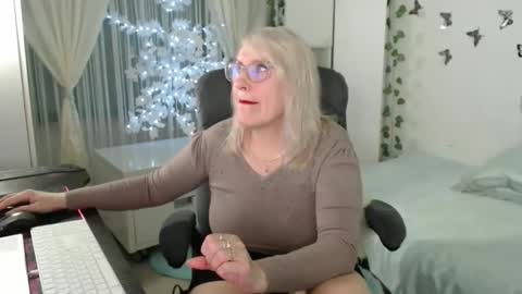Ghertrudequeen online show from April 9, 4:34 am